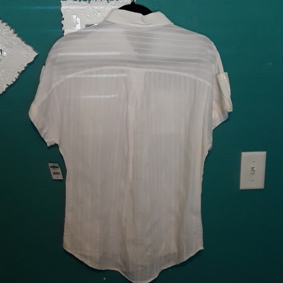 Old navy button front top.NWT. - Picture 4 of 5